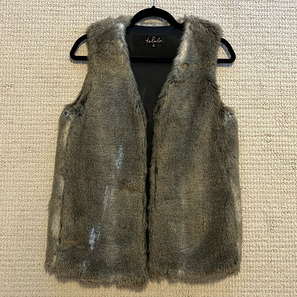 Aritzia Talula Faux Fur Vest